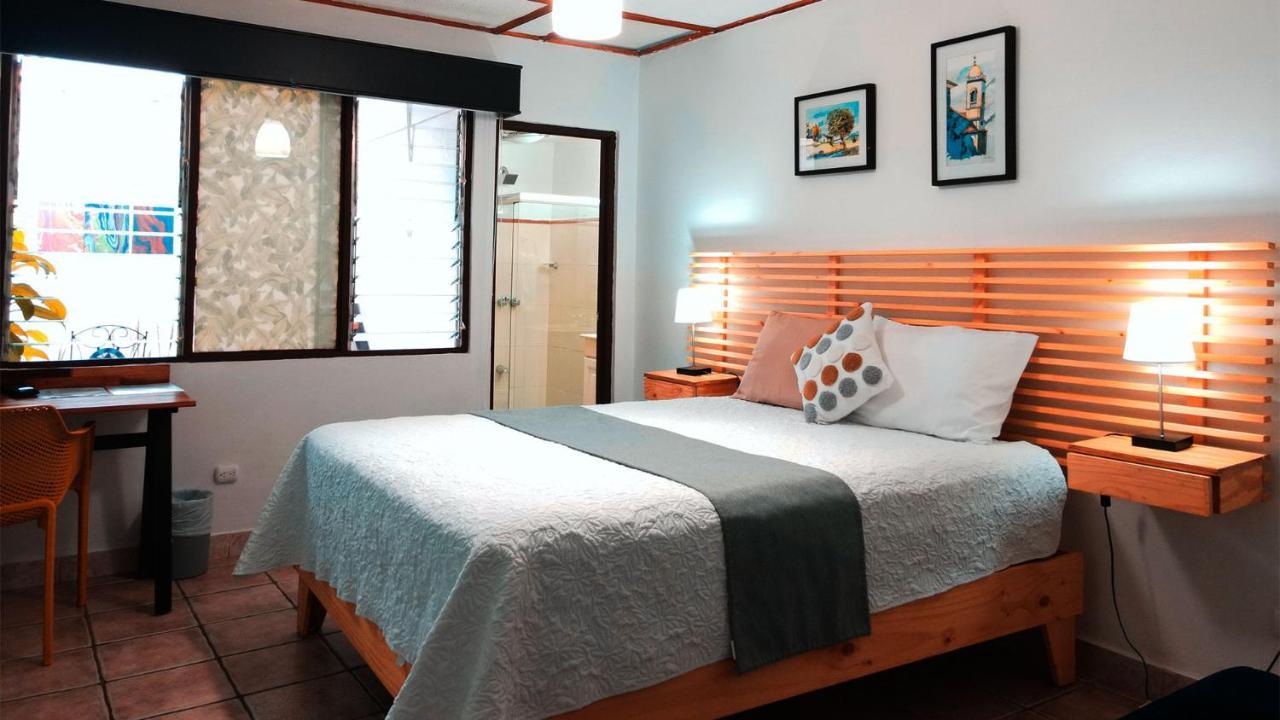 Trebol Amarillo Bed & Breakfast Escazu ภายนอก รูปภาพ