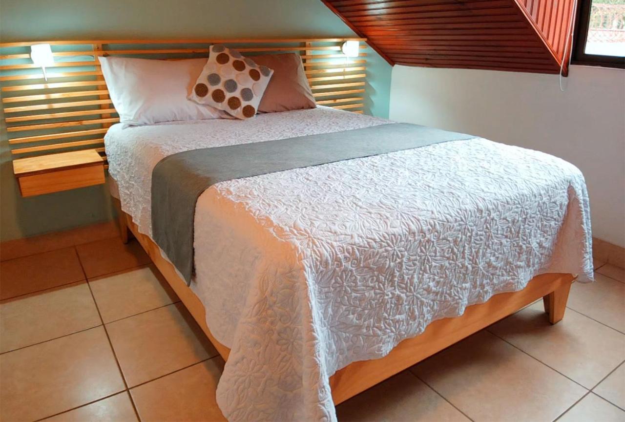 Trebol Amarillo Bed & Breakfast Escazu ภายนอก รูปภาพ