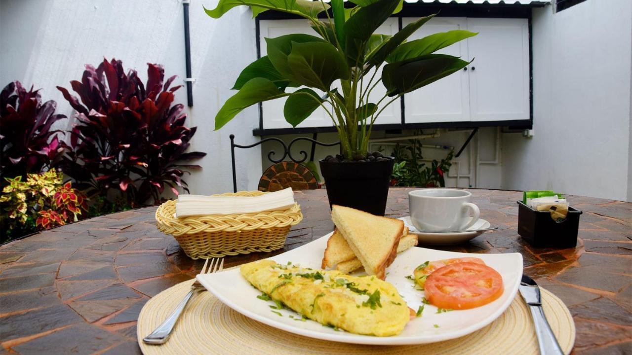 Trebol Amarillo Bed & Breakfast Escazu ภายนอก รูปภาพ