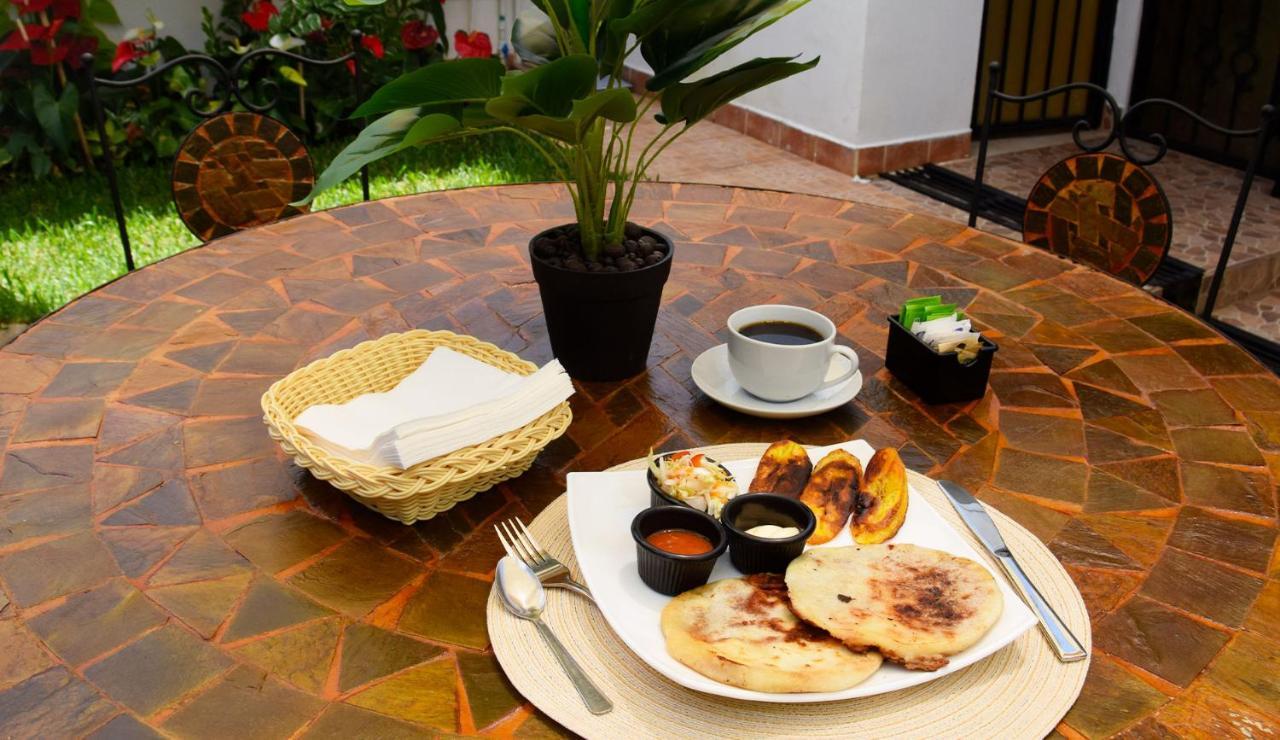 Trebol Amarillo Bed & Breakfast Escazu ภายนอก รูปภาพ