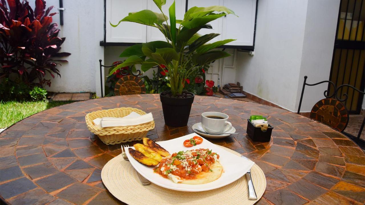 Trebol Amarillo Bed & Breakfast Escazu ภายนอก รูปภาพ