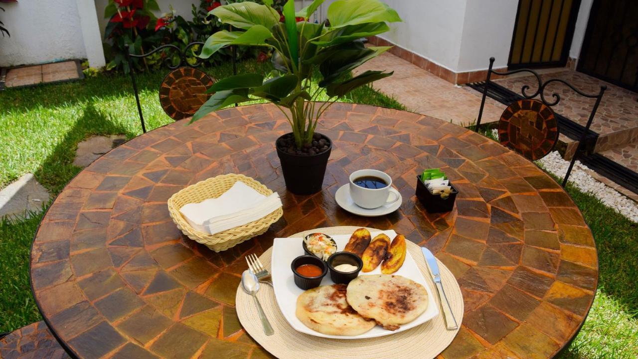 Trebol Amarillo Bed & Breakfast Escazu ภายนอก รูปภาพ