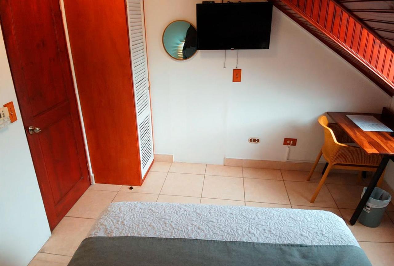 Trebol Amarillo Bed & Breakfast Escazu ภายนอก รูปภาพ